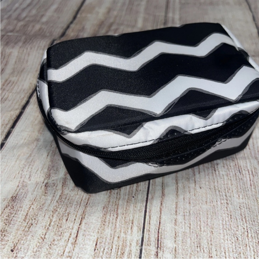 Thirty-One Baubles & Bracelets Jewelry Travel Case in Black and White Chevron